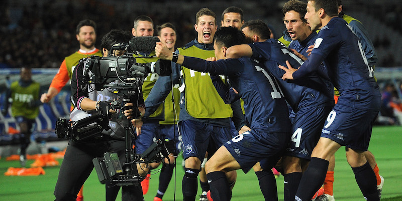 I giocatori dell'Auckland City mentre festeggiano il gol segnato ai Kashima Antlers (Matt Roberts/Getty Images)