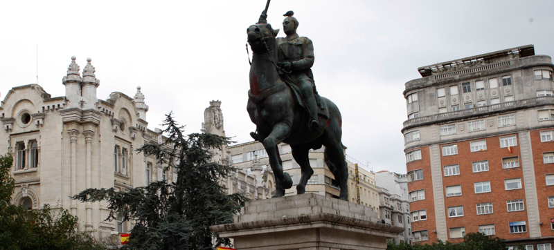 Una statua di Francisco Franco a Santander, in Spagna. (AP Photo/Juan Manuel Serrano)