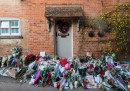 I fiori per George Michael fuori dalla sua casa a Goring-on-Thames