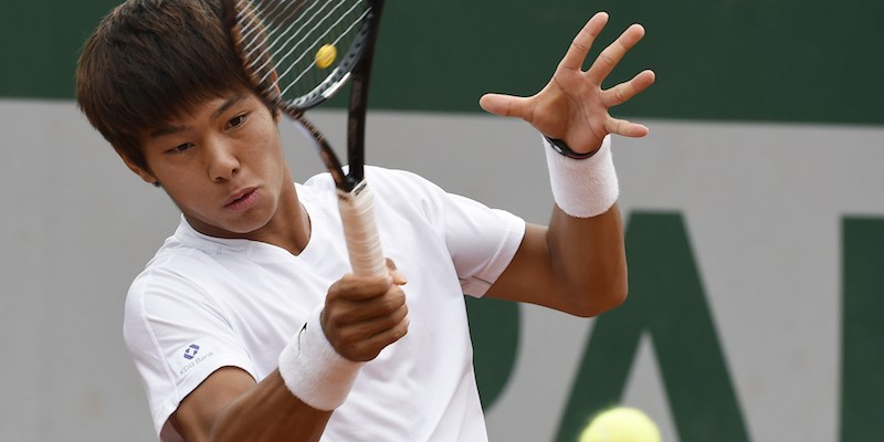 Lee Duck-hee durante una partita del torneo giovanile del Roland Garros, nel 2014 (PASCAL GUYOT/AFP/Getty Images)