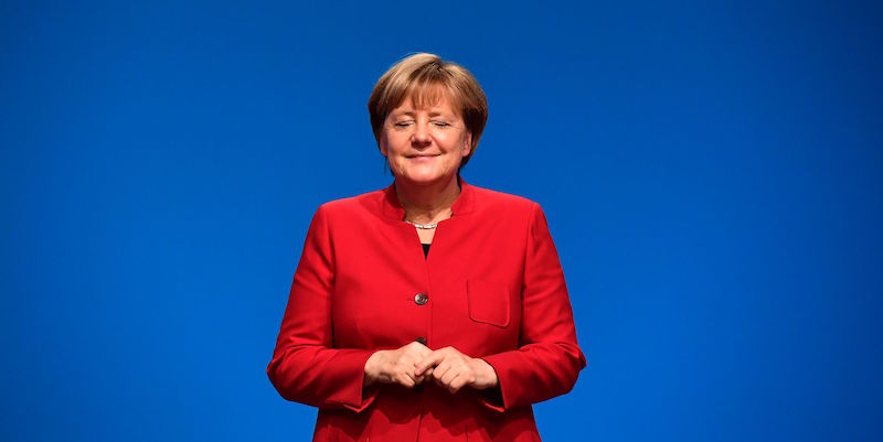 Merkel vorrebbe vietare il velo integrale in Germania