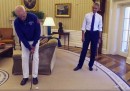 Barack Obama e Bill Murray, che giocano a golf nello Studio Ovale