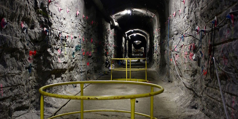 Uno dei tunnel di Onkalo, il primo deposito sotterraneo di scorie nucleari, in costruzione vicino alla centrale di Olkiluoto, sull'isola di Eurajoki, in Finlandia; questa fotografia è stata scattata il 28 aprile 2016 (SAM KINGSLEY/AFP/Getty Images)