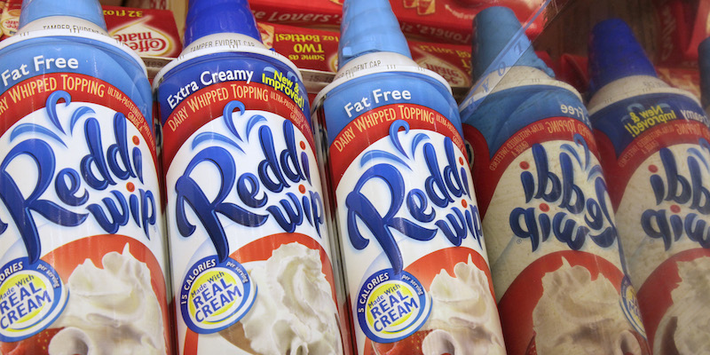 Alcune bombolette di panna spray Reddi-wip, molto popolare negli Stati Uniti (AP Photo/Amy Sancetta)