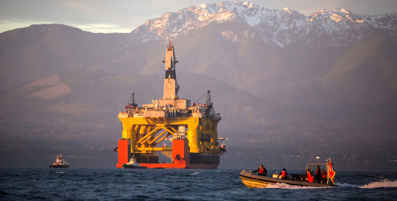 Un impianto di trivellazione petrolifera di Shell a Port Angeles, nello stato di Washingont, aprile 2015
(Daniella Beccaria/seattlepi.com via AP, File)