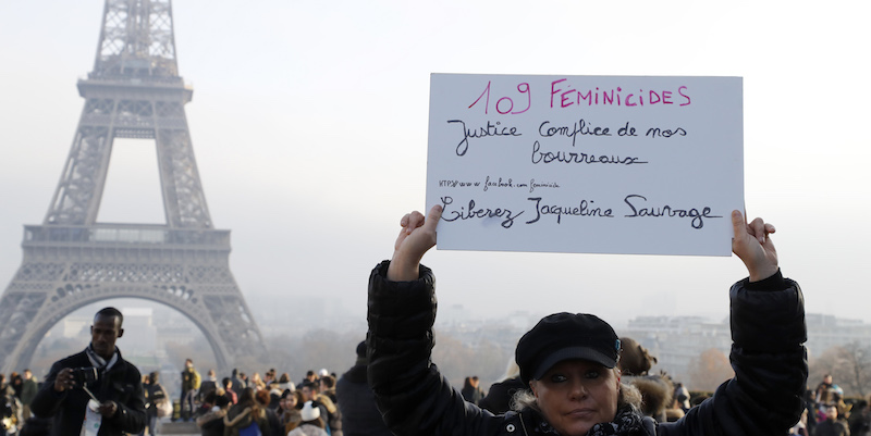 Un'immagine della manifestazione a Parigi in favore della grazia a Jaqueline Sauvage (FRANCOIS GUILLOT/AFP/Getty Images)