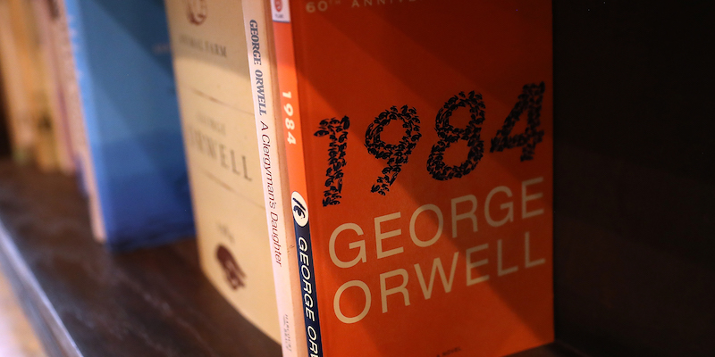Una copia di "1984" di George Orwell in una libreria di Los Angeles, il 25 gennaio 2017 (Justin Sullivan/Getty Images)