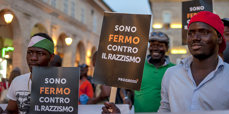 Una manifestazione a Fermo contro il razzismo e a sostegno di Emmanuel Chidi Namdi, luglio 2016 (© Patrizia Cortellessa/Pacific Press via ZUMA Wire)