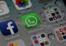 Il garante per la privacy in Francia ha ordinato a WhatsApp di interrompere la condivisione dei dati degli utenti con Facebook
