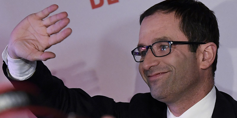 Il vincitore del primo turno delle primarie della sinistra francese Hamon, Parigi, 22 gennaio 2017 (BERTRAND GUAY/AFP/Getty Images)