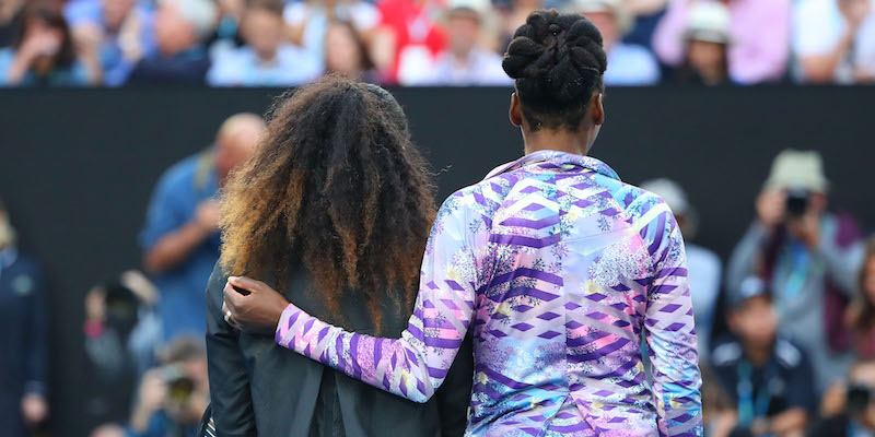 Venus Williams e Serena Williams poco prima dell'inizio della finale (Scott Barbour/Getty Images)