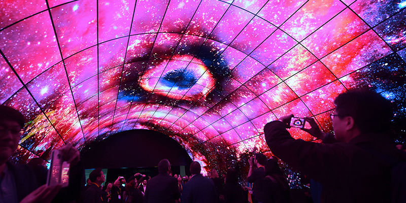 Lo stand di LG al CES 2017, Las Vegas, Nevada, Stati Uniti ( FREDERIC J. BROWN/AFP/Getty Images)