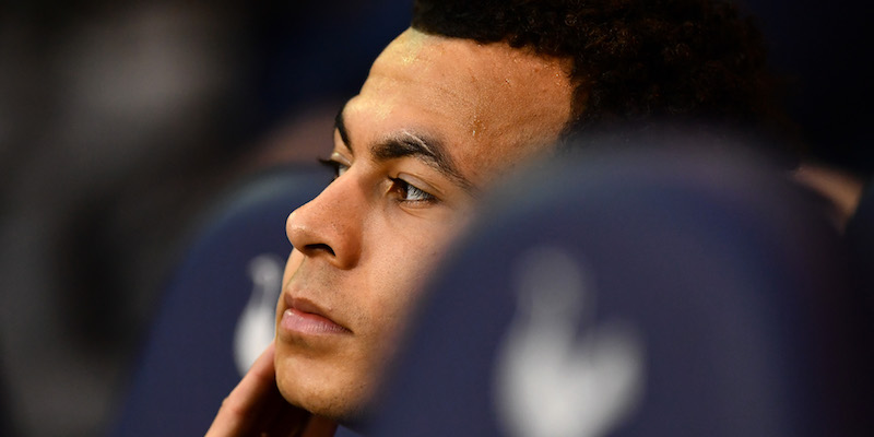 Dele Alli in panchina con il Tottenham durante la partita di FA Cup contro l'Aston Villa (Dan Mullan/Getty Images)