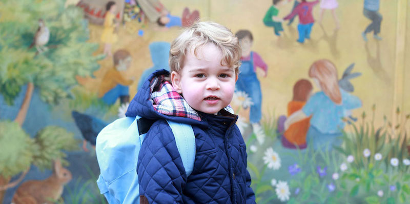 Il principe George nel suo primo giorno alla scuola in una foto scattata da sua madre Kate Middleton (Royal.uk/DUCHESS OF CAMBRIDGE)