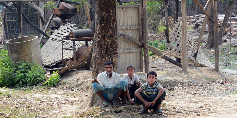 Un villaggio Rohingya semidistrutto nello stato di Rakhine (Kyodo)
