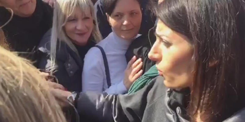 Virginia Raggi alla manifestazione dei tassisti indetta a a Roma il 21 febbraio 2017