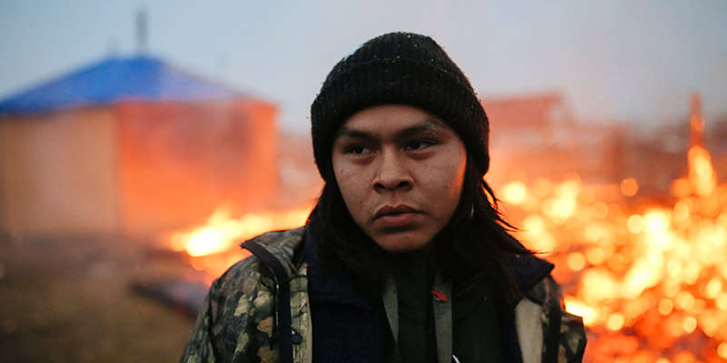 O'Shea Spencer, 20 anni, davanti al campo di Oceti Sakowin, 22 febbraio 2017 (Stephen Yang/Getty Images)