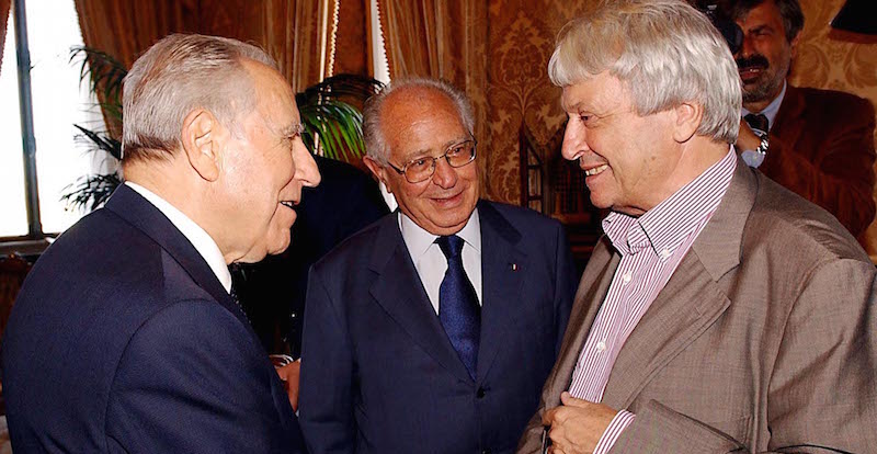 Predrag Matvejevic, vincitore del Premio Strega Europeo per L'Alta Venezia insieme all'allora presidente della Repubblica Carlo Azeglio Ciampi e il senatore Antonio Maccanico, nel febbraio del 2003
(Enrico Oliverio-Ufficio Stampa della Presidenza della Repubblica)