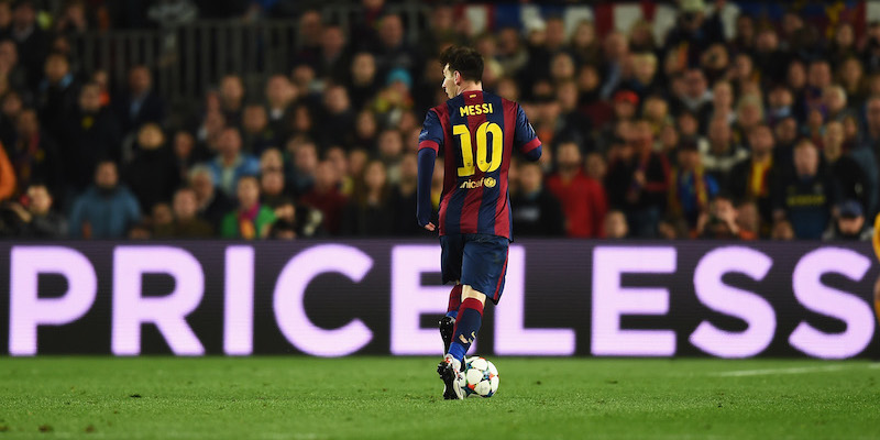 Lionel Messi durante la partita di Champions League tra Barcellona e Manchester City (Michael Regan/Getty Images)