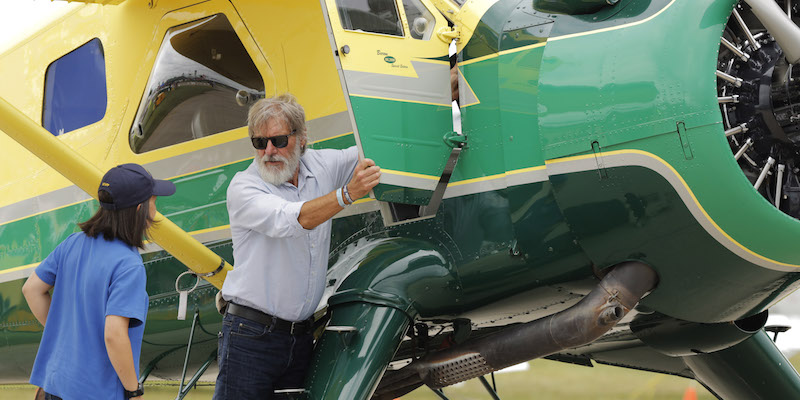 Harrison Ford con uno dei suoi aerei il 28 luglio 2016 (Joe Sienkiewicz/The Oshkosh Northwestern via AP)