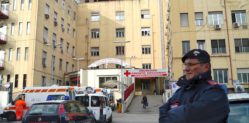 L'ospedale Loreto Mare di Napoli (ANSA / CIRO FUSCO)
