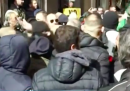 L'aggressione a un produttore di Gazebo durante la manifestazione dei tassisti a Roma