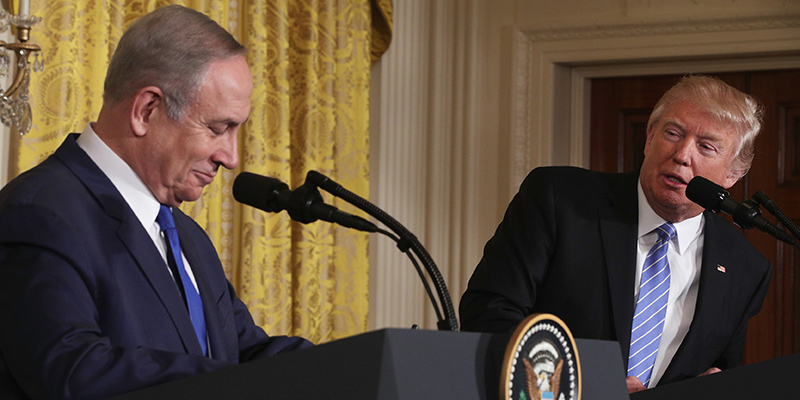 Il primo ministro di Israele, Benjamin Netanyahu, con il presidente degli Stati Uniti, Donald Trump (Alex Wong/Getty Images)