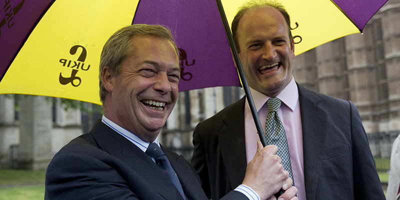 Nigel Farage e Douglas Carswell nel maggio del 2015 (AP Photo/Matt Dunham)