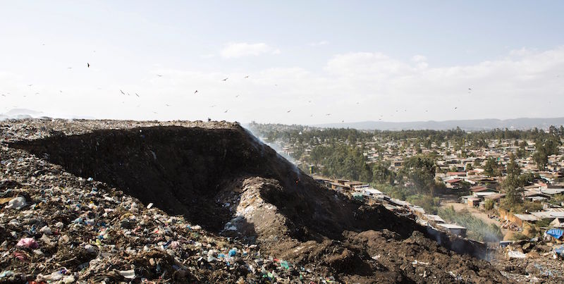 46 persone sono morte nella frana di una discarica in Etiopia