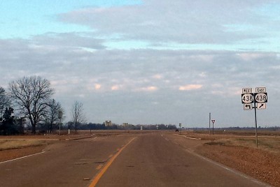 Highway_61_intersects_Highway_438_north_of_Hollandale,_MS