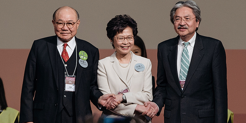  John Tsang, Carrie Lam e Woo Kwok-hing (Anthony Kwan/Getyy Images)
