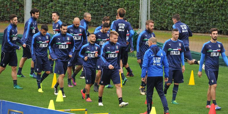 I giocatori dell'Italia durante un allenamento a Coverciano (LaPresse - Jennifer Lorenzini)