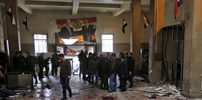 L'interno del Palazzo di giustizia dopo l'esplosione, a Damasco (LOUAI BESHARA/AFP/Getty Images)