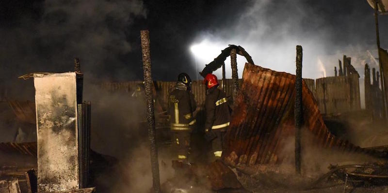 Due migranti sono morti in un grave incendio che ha interessato il cosiddetto “ghetto di Rignano”, in provincia di Foggia