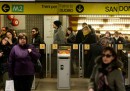 Nella metro di Milano potete leggere gratis gialli ambientati a Milano