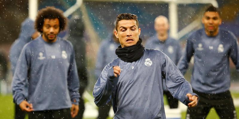 Cristiano Ronaldo durante la sessione di allenamento del Real Madrid al San Paolo di Napoli (REUTERS/Tony Gentile)