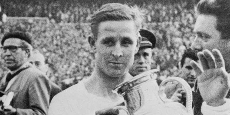 È morto l’ex calciatore francese Raymond Kopa: aveva 85 anni