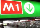 La circolazione sulla linea M1 della metropolitana di Milano è stata sospesa tra Molino Dorino e QT8, per soccorrere un passeggero ferito