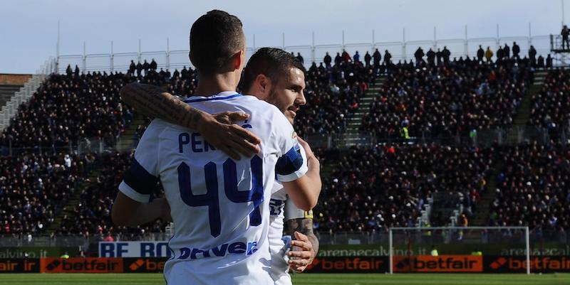 Icardi e Perisic dopo il terzo gol segnato al Cagliari (LaPresse/Tocco)