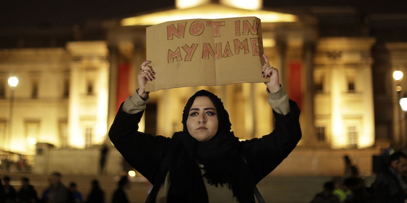 Una donna alla veglia per le vittime dell'attentato terroristico di mercoledì 22 marzo - Londra, 23 marzo 2017
(AP Photo/Matt Dunham)