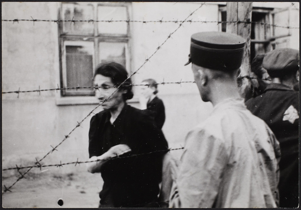 03. Ghetto police with woman behind barbed wire_Henryk Ross