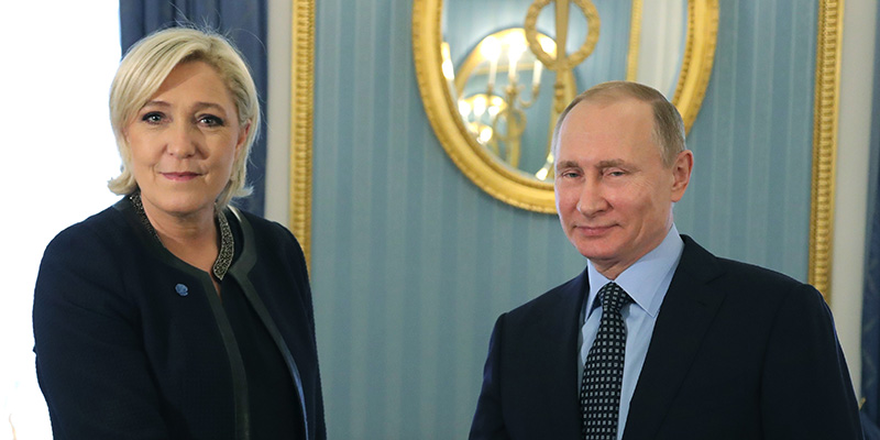 Marine Le Pen e Vladimir Putin a Mosca, 24 marzo 2017 (Mikhail Klimentyev, Sputnik, Kremlin Pool Photo via AP)