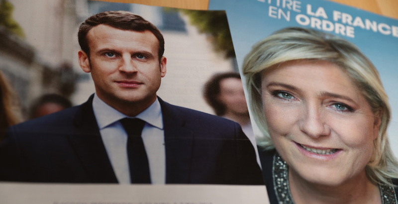 Wahlunterlagen zu Frankreichs Präsidentschaftskandidaten