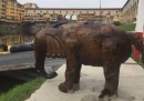 La polizia cercava un drone nell'Arno e ha trovato un elefante di bronzo
