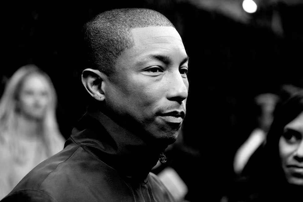 Il cantante Pharrell Williams (44) a un evento per la borsa "Gabrielle" di Chanel, Santa Monica, 6 aprile 2017
(Frazer Harrison/Getty Images)