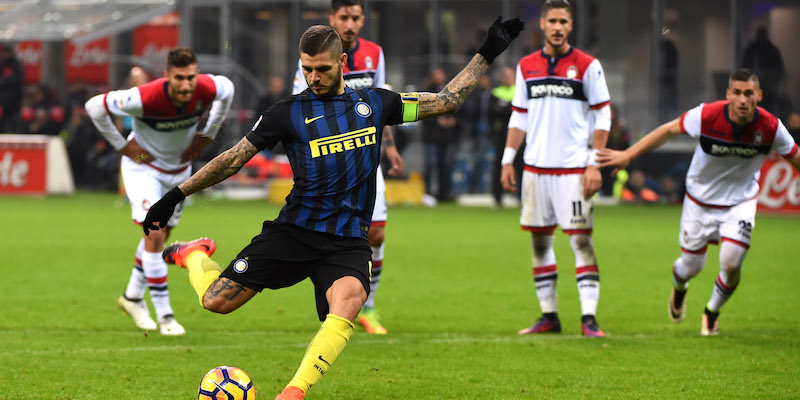 Il rigore segnato da Mauro Icardi nella partita di andata giocata a San Siro (Pier Marco Tacca/Getty Images)