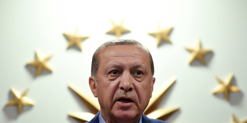 Il presidente turco Recep Tayyip Erdogan durante il discorso della vittoria al referendum del 16 aprile 2017, a Istanbul (BULENT KILIC/AFP/Getty Images)