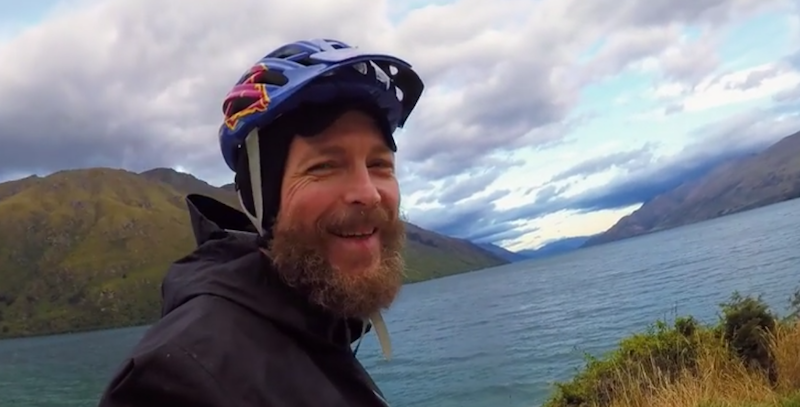 Jovanotti ha fatto un film sulle sue vacanze in bici, e questo è il trailer