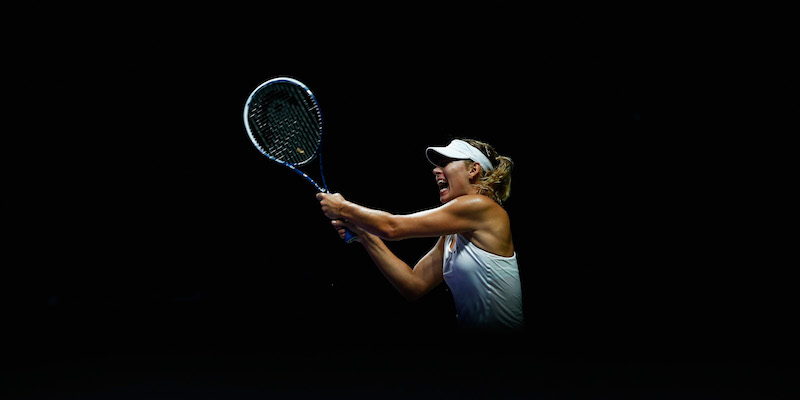 Maria Sharapova in un match dei BNP Paribas WTA Finals di Singapore, nel 2014 (Julian Finney/Getty Images)