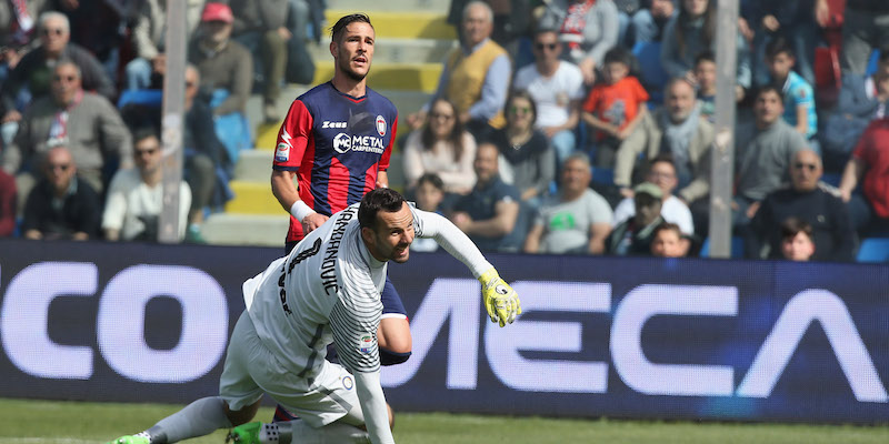 Il secondo gol del Crotone,
 segnato da Diego Falcinelli (Maurizio Lagana/Getty Images)